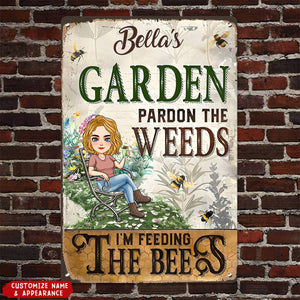 I'm Feeding The Bees - Personalized Metal Sign