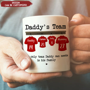 The Best Team A Dad Can Have Is His Family - Personalized Dads Football Team Mug